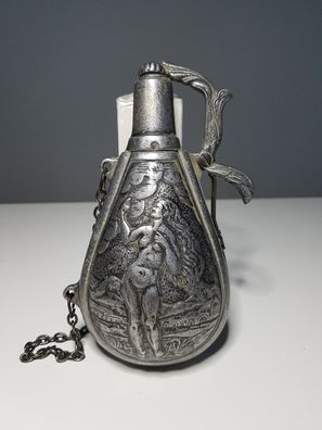 Alte Pulverflasche mit Kette aus Zinn von ca 1940 Jäger Pulverhorn Flasche