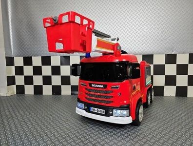Elektro Kinderfahrzeug Feuerwehr, Feuerwehrleiterauto, Feuerwehrauto mit Wasserspritz