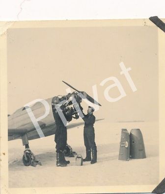 Foto WK II Wehrmacht Flugzeug Klemm Kl 35 Soldaten Besatzung H1.42