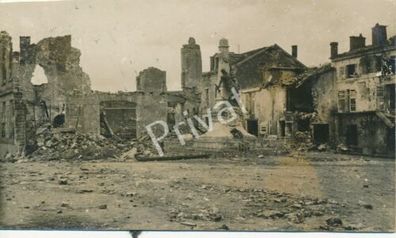 Foto PK WK I Kriegerdenkmal vor Offiziers Kasino Saint-Mihiel France H1.55