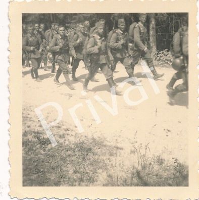 Foto WKII Soldaten Marsch Lager Heuberg 10. Komp Infanterie Regiment 14 H1.03