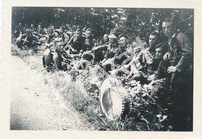 Foto WK II Wehrmacht 10. Kompanie Infanterie Regiment 14 Marschpause H1.05