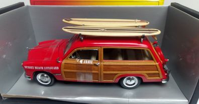 1949 Ford Woody Wagon, weinrot, Sunset Beach Lifeguard, Motor City 1:18
