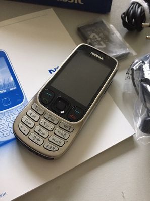 Nokia 6303i - Silber (Ohne Simlock) Unbenutzt!! 100% Original !! wie Neu !!