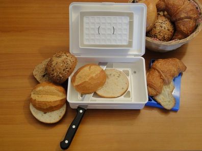 Schmier- + Schneidehilfe für Brötchen, Semmeln, Croissants inkl Sicherheitsmesser