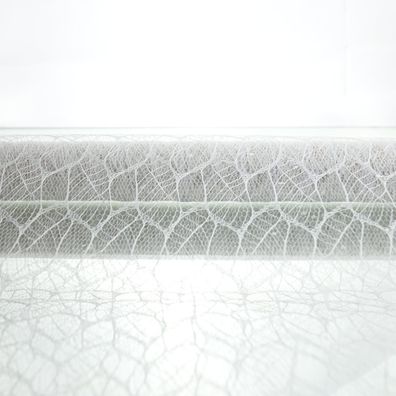 Kaemingk Dekorstoff Weiß mit Blattstruktur aufgerollt 200 x 35 cm - Polyester