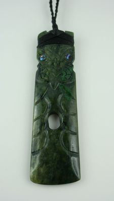 Maori Nephrit Jade Carving Toki mit Tiki Gesicht Amulett aus Neuseeland