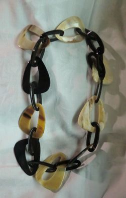 Handgefertigte Halskette Adanero aus schwarzem und hellbraunem Horn