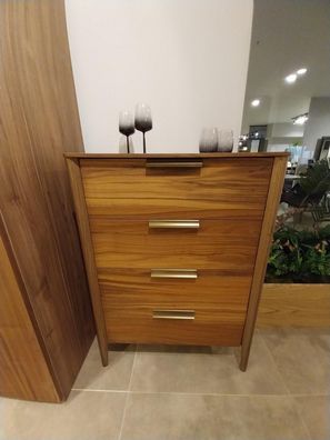 Luxus Schlafzimmer Kommode mit 4 Schubladen Holzschrank Design Möbel Holz Neu