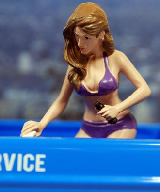 76365 American Diorama Bikini Car Wash Girl Alisa1:24