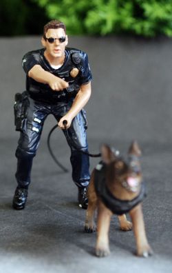 38264 American Diorama Police Officer mit K 9 Schäferhund II 1:24