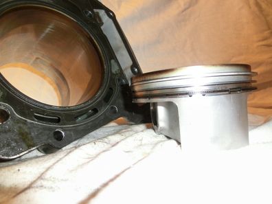 Aprilia RSV 1000 RR - Zylinder mit Kolben, Zylinder hinten