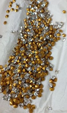 Swarovski® Chaton Vintage Crystal Gold Foiled PP31
