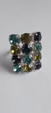 9917 Vintage Ring made with Swarovski Kristallen 25x20mm