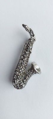 8970 Vintage Saxophone Brosche made with Swarovski Kristallen 50x20mm