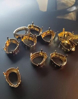 Swarovski® Kristallfassung/ Aufnähkessel Drop Gold 18x13mm