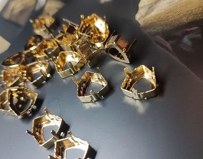 Swarovski® Kristallfassung/ Aufnähkessel Trilliant Gold 12mm