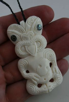 Hei Tiki Maori Bone Carving aus Neuseeland