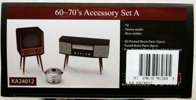 KA Models KA24012 1960 70&acute; s Accessory Set A TV Music Box Reiskocher 1:24