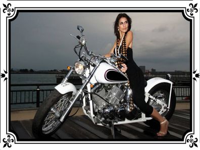 Holzschild 30x40 cm - Motorrad Biker Girl Pinup Frau