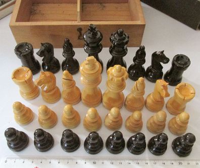 DDR Spielefiguren mit Holzbox * Schach Figuren aus gedrechseltem Holz