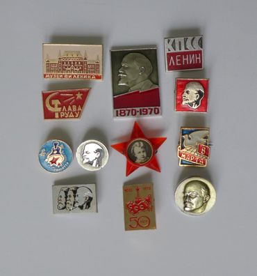 12 UdSSR Sowjetunion Abzeichen Lenin 8. März KPSS u.a.
