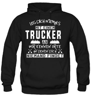Leg dich niemals mit einem Trucker an Kapuzenpullover | Lkw | Fernfahrer