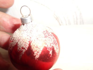 Baumbehang, Weihnachtskugeln, Christbaumkugeln -1 alte Kugeln aus Glas 4cm rot