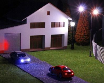 PKW mit realistischer LED Beleuchtung Auto Spur Z 1:220 Farbe rot