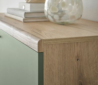 Vitrine in Salbei Eiche Vitrinenschrank Wohnzimmer Esszimmer Schrank Juna 50 x 197 cm