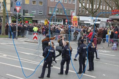 Foto Polizei Mülheim Ruhr Einsatzhundertschaft Karneval 2017
