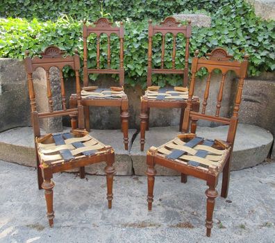 4 Stühle / Gründerzeit / Historismus / Antik / Muschelkrone / Restaurationsobjekt