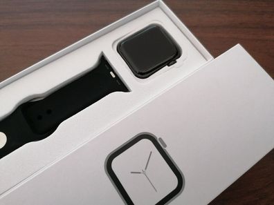 Apple Smartwatch Series 5 > GPS (40mm) Space Grau / mit schwarzem Sportarmband