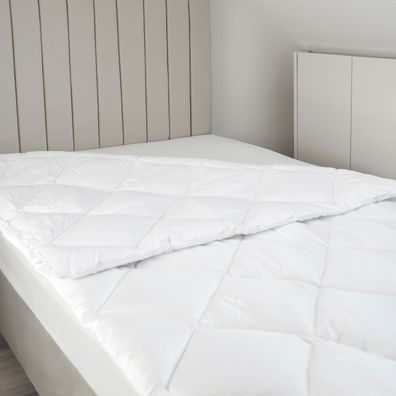Premium Bettdecke 200x200cm Microfaser Steppdecke - Komfortables Schlafen zu jeder...