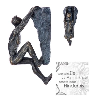 Gilde Hänger Skulptur "Ambition" bronzefarben, kletternd am grauen Stein mit Hänge...