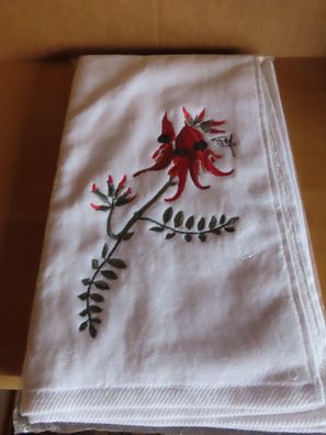 Handtuch Frottiertuch weiß mit gestickter roter Blume/ 63 x 39 cm