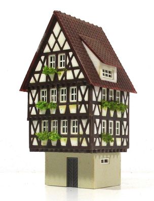 Spur H0 Fertigmodell kleines Fachwerkhaus/ Altstadthaus (H0-1032D)