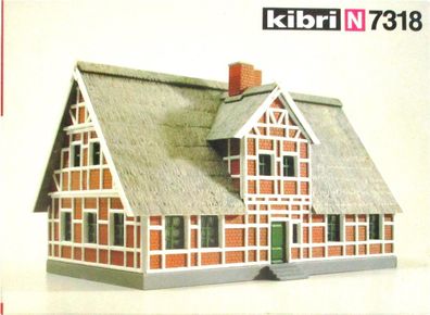 Kibri N 7318 Bausatz Wohnhaus mit Reetdach rot/ weiß - OVP (1764f)
