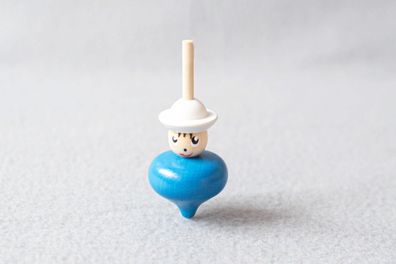 Holzspielzeug Tischkreisel mit Zylinder blau Höhe=6cm NEU Holzspiel Geduldsspiel