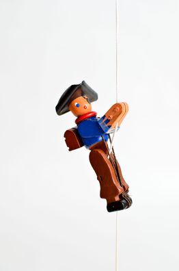 Holzspielzeug Kletterfigur Pirat Höhe=6,5 (Kletterseil ca 45 cm)cm Kletterfigur