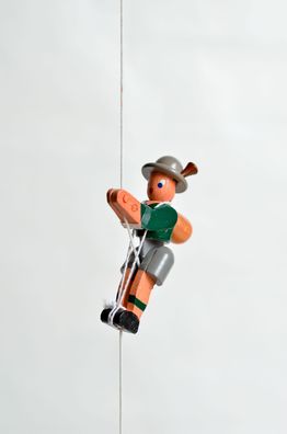 Holzspielzeug Kletterfigur Bergsteiger grün Höhe=6,5 (Kletterseil ca 45 cm)