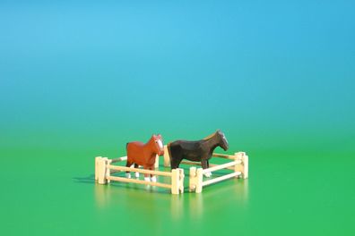 Holzfiguren Pferde mit Zaun Höhe 3cm NEU Reifenspielzeug Spielzeug Fahrtier Holzs