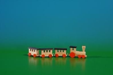 Holzfigur Eisenbahn mit 3 Waggons Breite 12cm NEU Spielzeug Zug Eisenbahn Seiffen