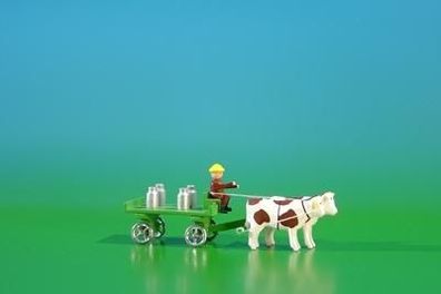 Miniatur Gespann Tafelwagen in natur mit Ochsen , Ladung: 4 Milchkannen Länge ca 9cm