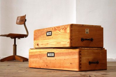 1 Paar Kiste mit Deckel Antik Alt Vintage Kasten Art Deco Holz Bauhaus lang Fabrik