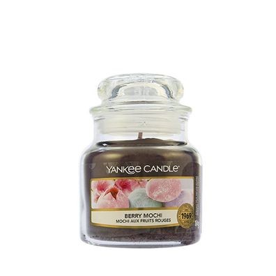Aromatic candle Classic small Berry Mochi 104 g