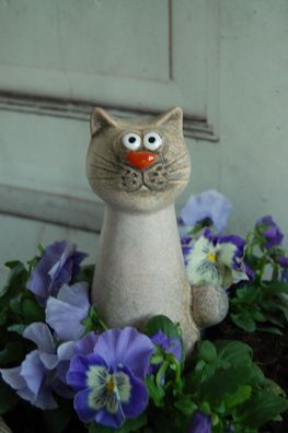 Sehr süßer Landhaus Zaunhocker Katze Mucks, Zaunfigur aus Keramik, Gartendeko