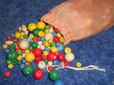 Perlen zum Basteln aus Holz verschiedene Formen und Farben