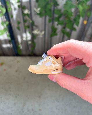 AJ4 OW Sail Mini Sneaker Schlüsselanhänger 3D Schuh