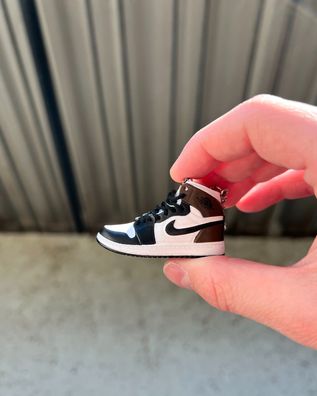 AJ1 Dark Mocha Mini Sneaker Schlüsselanhänger Schuh 3D